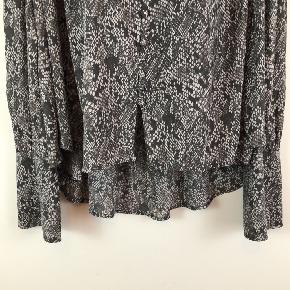 Free People Modern Muse Snakeskin Button Down Peasant Bouse Size Small - Picture 3 of 8